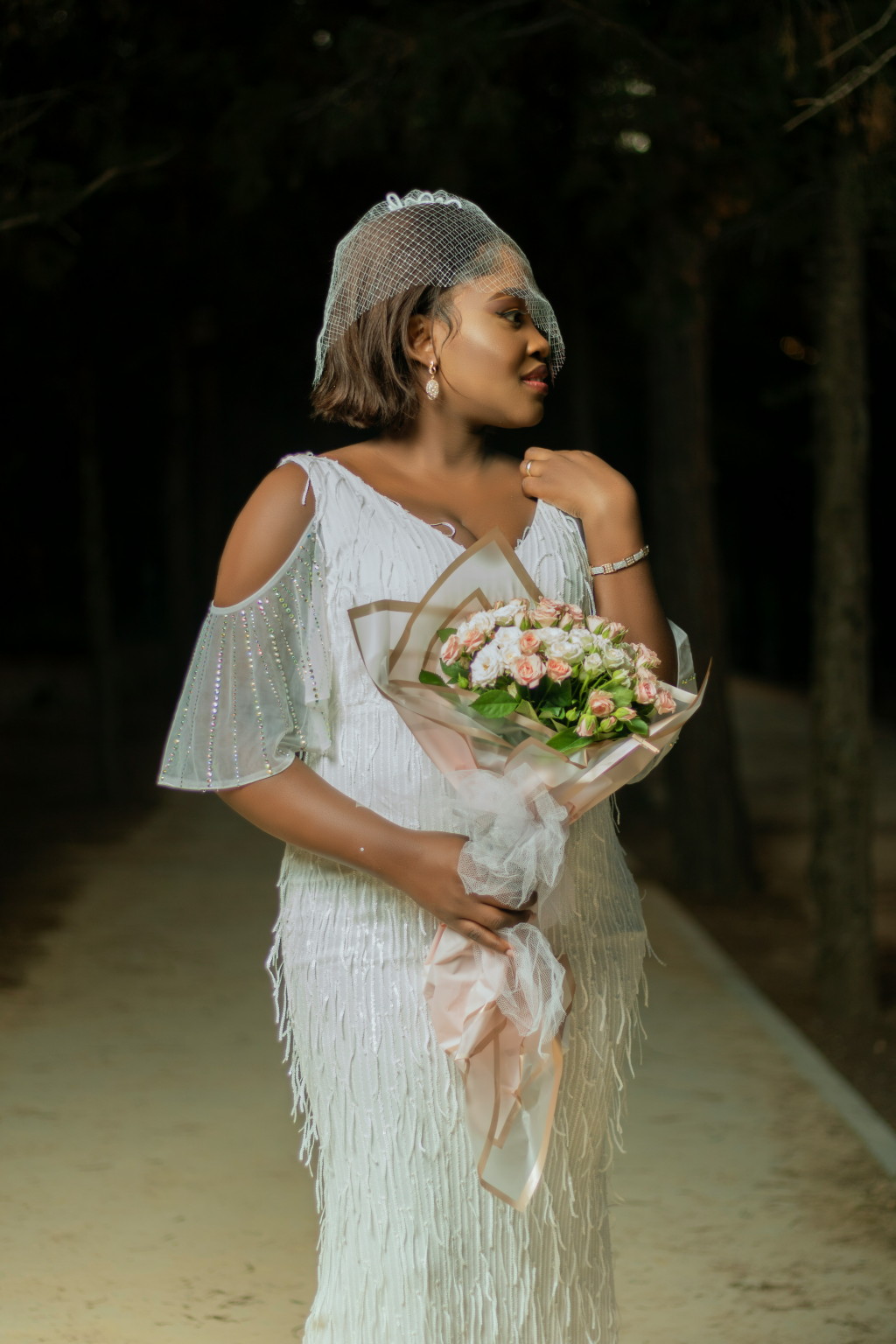 Braut mit Augenschleier